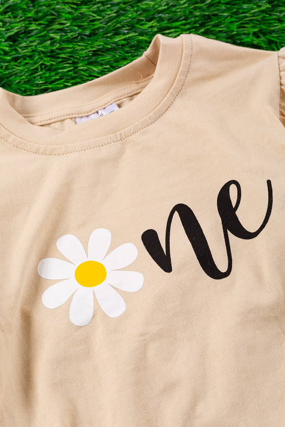 One daisy printed baby onesie with snaps. RPG65153022-sol