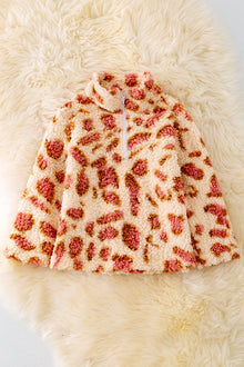  TPG40285 LOI: Spotted giraffe pullover sweater.