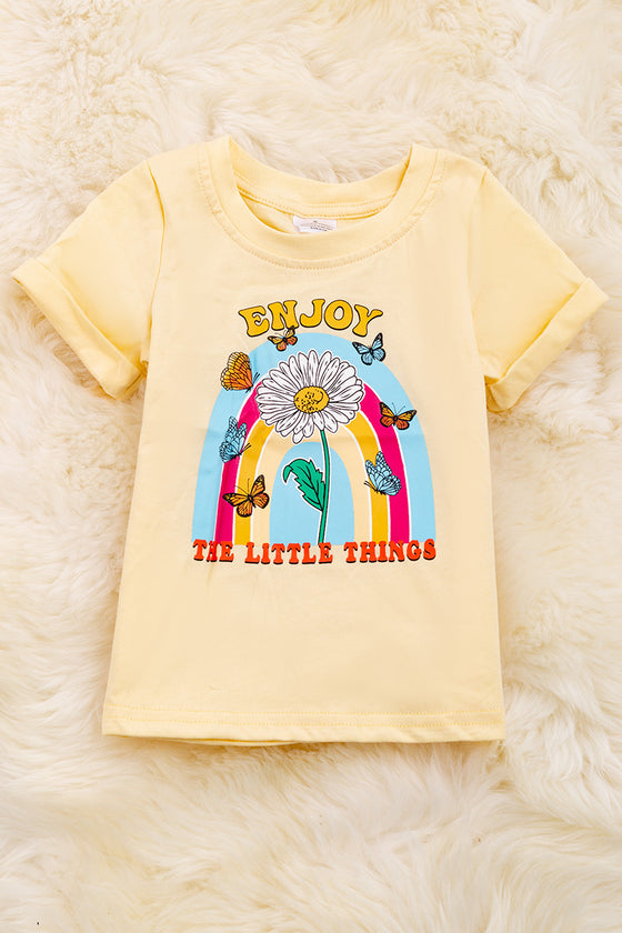 "Enjoy the little things" candle light color printed tee shirt with folded sleeves. TPG25154003 Jeann