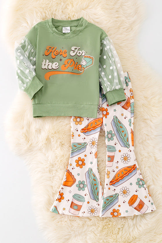 TPG41502 LOI: Here for the pie-Pie printed top and matching bottoms.