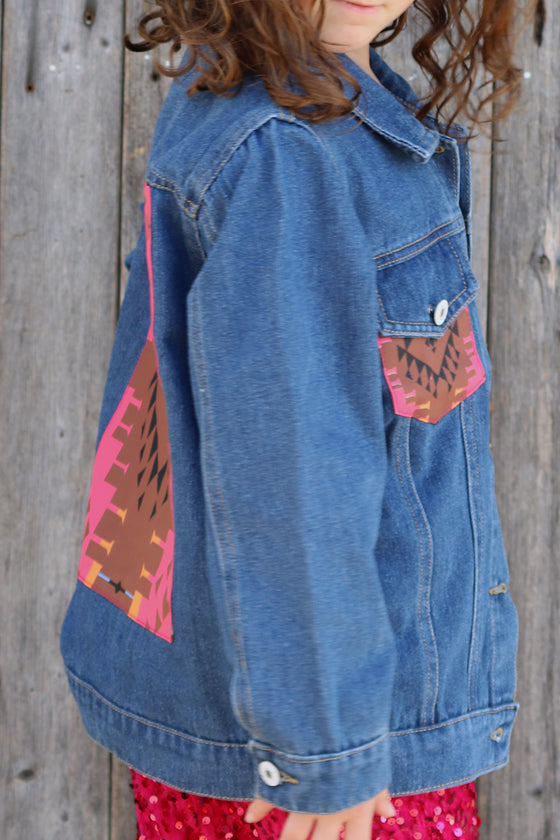 Dark Blue denim jacket w/aztec printed pocket & back. TPG65153052-JEANN