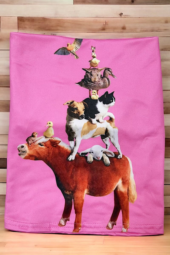 Animal printed on pink tee-shirt. GT030701-jean