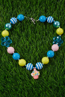  TURQUOISE, YELLOW & PINK BUBBLE GUM NECKLACE W/CUPCAKE PENDANT. (3PCS/$15.00) ACG25133015