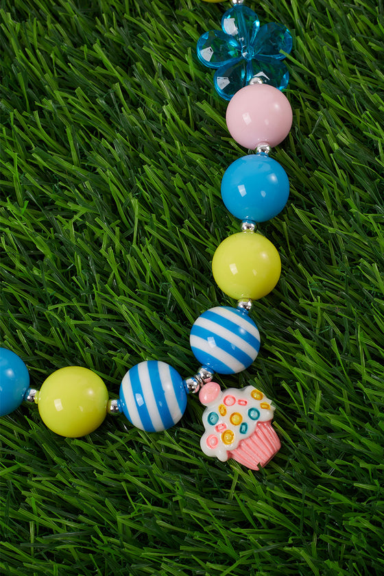 TURQUOISE, YELLOW & PINK BUBBLE GUM NECKLACE W/CUPCAKE PENDANT. (3PCS/$15.00) ACG25133015